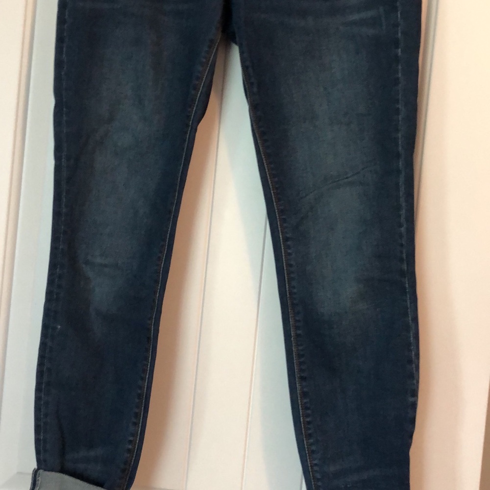 Unpublished Non- Distressed Skinny Jegging